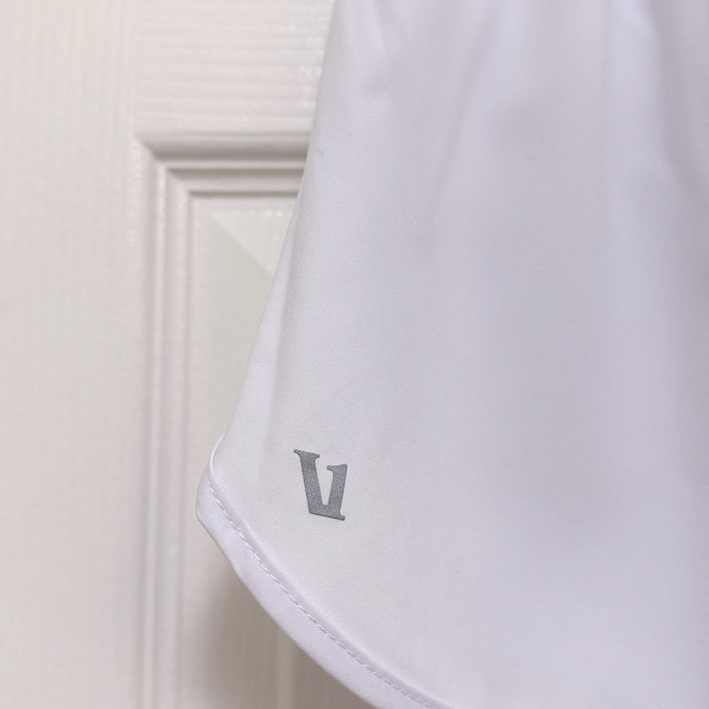 NWT Vuori Clementine 2.0 Short 4" in White - Picture 8 of 10